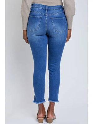 Missy Curvy Fit High-Rise Frayed Slanted Ankle Jean